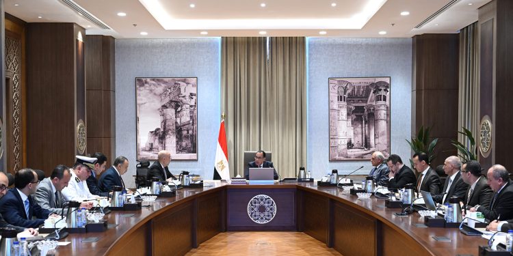 رئيس الوزراء: الإسراع في استكمال صرف التعويضات لأهالي جزيرة الوراق