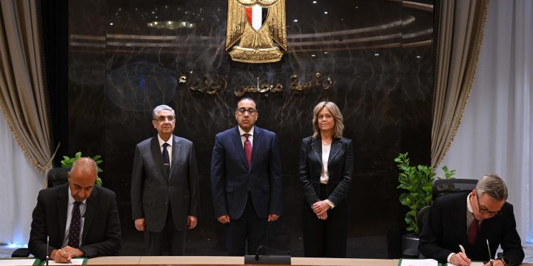 تسليم أرض مشروعي "سكاتك" و"أوراسكوم" لإنتاج طاقة الرياح