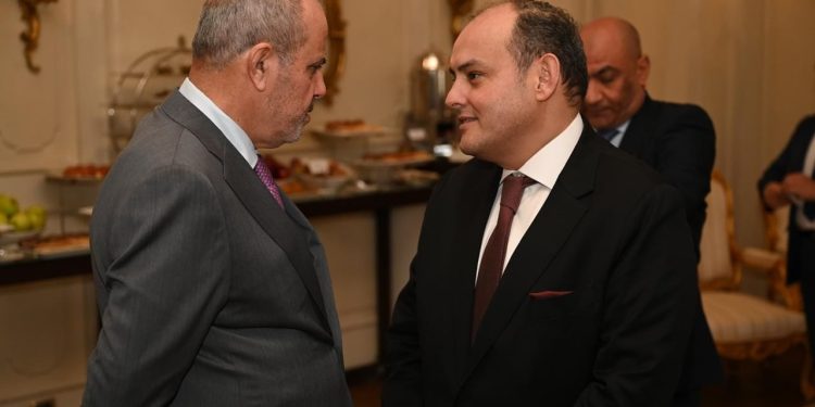 وزير التجارة يبحث مع نظيره الأردني تعزيز العلاقات الاقتصادية