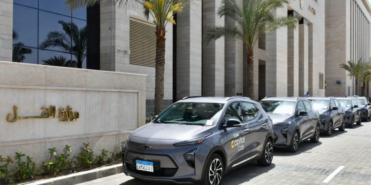 اليوم.. بدء التشغيل التجريبى للسيارات الكهربائية داخل العاصمة الإدارية