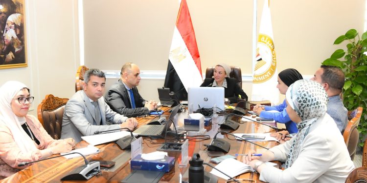 "البيئة" تناقش مع "OECD" مسودة تقرير سياسات النمو الأخضر بمصر