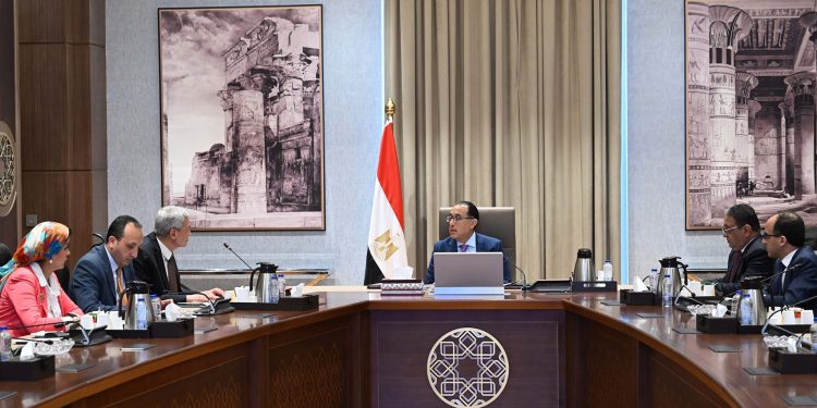 رئيس الوزراء يُتابع عددًا من ملفات عمل الهيئة المصرية للشراء المُوحد