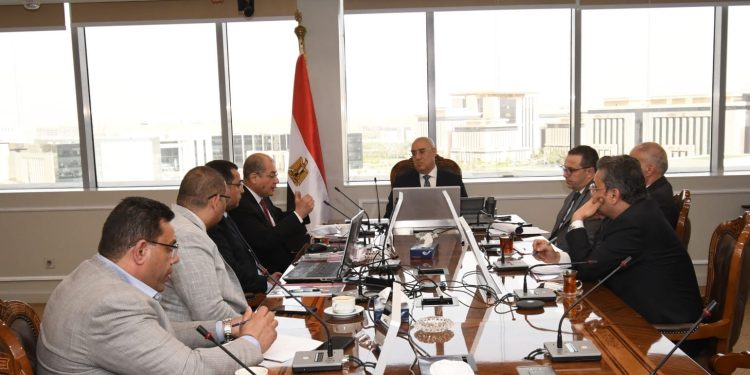 وزير الإسكان يتابع أعمال "المجتمعات العمرانية" والمدن الجديدة