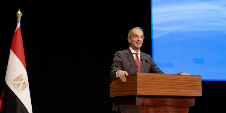 عمرو طلعت وزير الاتصالات وتكنولوجيا المعلومات