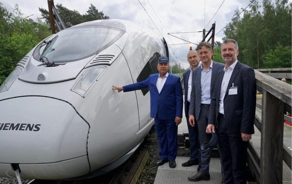 وزير النقل: وصول أول قطار كهربائي سريع أكتوبر المقبل