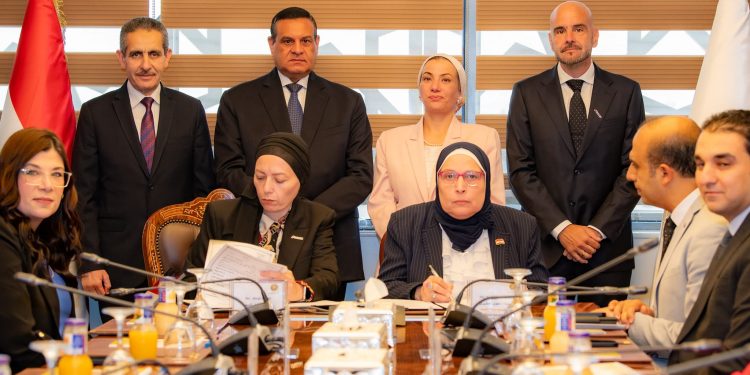 توقيع عقد إدارة وتشغيل مصنع تدوير ومعالجة المخلفات بالمحلة الكبرى