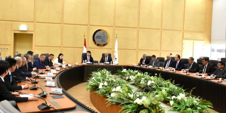 مصر والصين تبحثان تعزيز التعاون بمجالات النقل