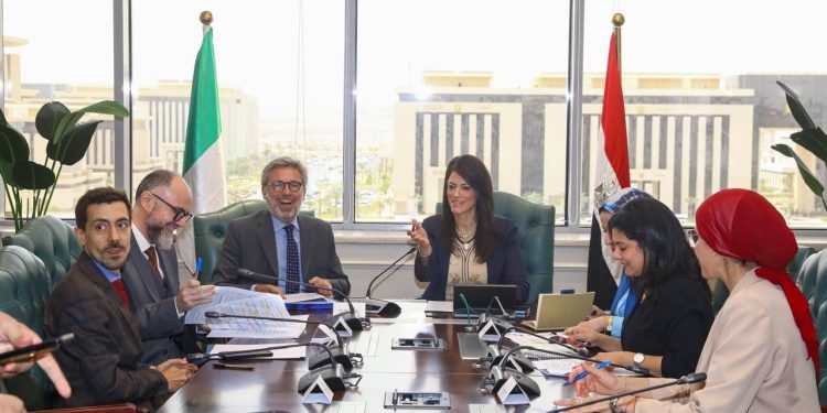 مصر وإيطاليا تتفقان على بدء مفاوضات الشريحة الرابعة لبرنامج مبادلة الديون