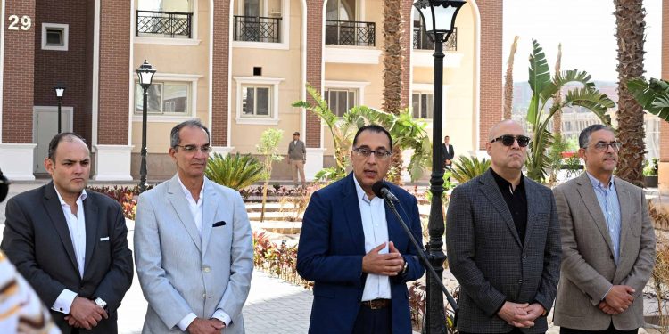 مدبولى: 60% من الغاز الطبيعى الذى تنتجه مصر يذهب لاستهلاك الكهرباء