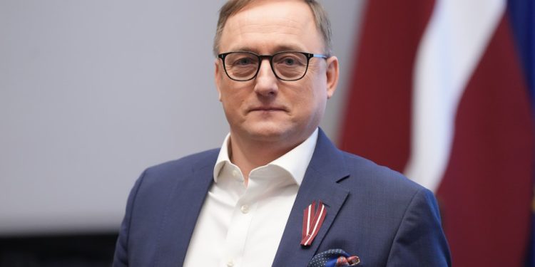 مارتينز كازاكس محافظ المصرف المركزي في لاتفيا وعضو المركزي الأوروبي