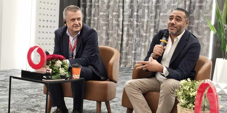 أيمن عصام رئيس قطاع العلاقات الخارجية والشئون القانونية فى شركة فودافون مصر