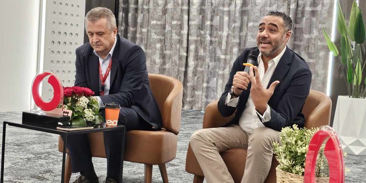 أيمن عصام رئيس قطاع العلاقات الخارجية والشئون القانونية فى فودافون مصر