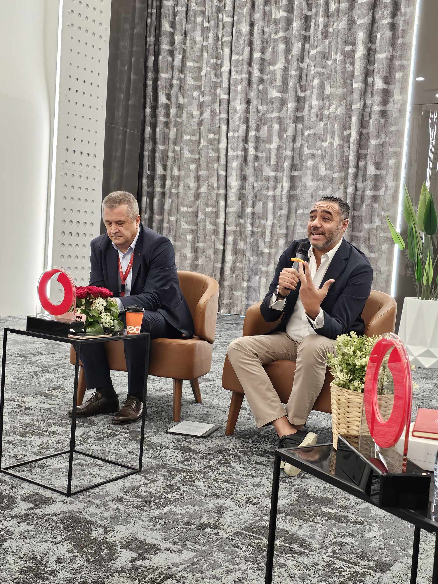 أيمن عصام رئيس قطاع العلاقات الخارجية والشئون القانونية فى فودافون مصر