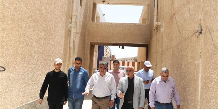 استكمال أعمال تطوير ورفع كفاءة الطرق بمدن السادات والمنيا الجديدة والعبور