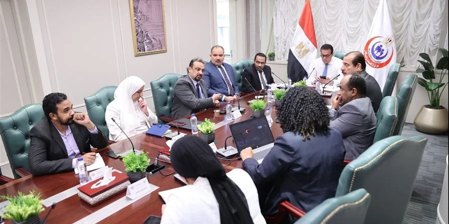 جانب من اجتماع وزير الصحة