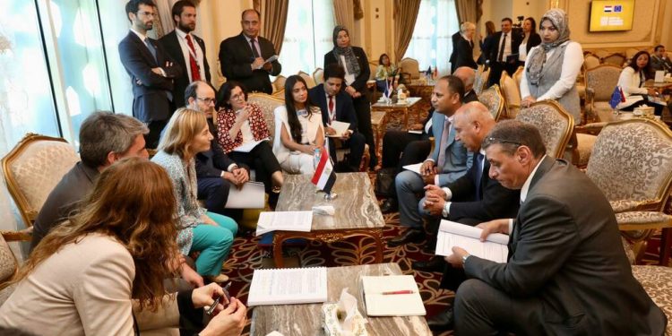 بنك الاستثمار الأوروبى يمول 3 مشروعات للنقل الأخضر بمصر