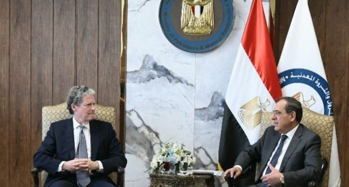 "كارلايل" العالمية تسعى لضخ استثمارات بقطاع البترول المصري