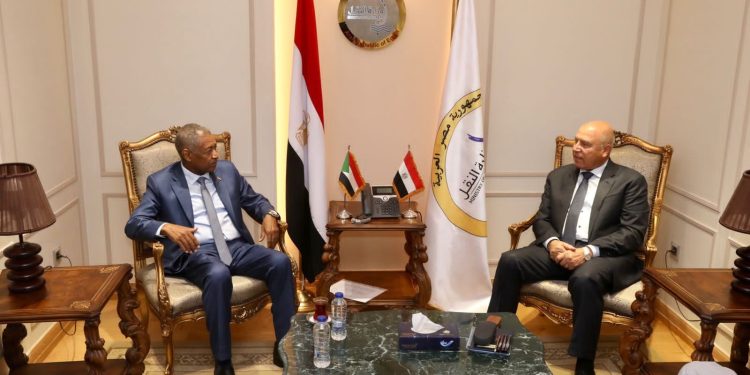مصر والسودان تبحثان دعم العلاقات في مجالات النقل