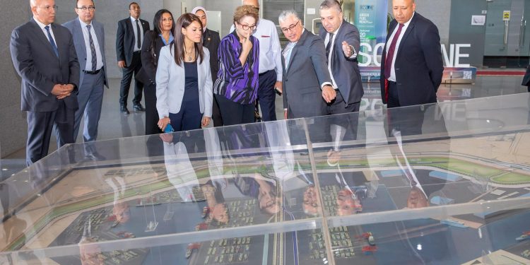 رئيسة بنك التنمية الجديد تتعرف على إمكانيات "اقتصادية قناة السويس"