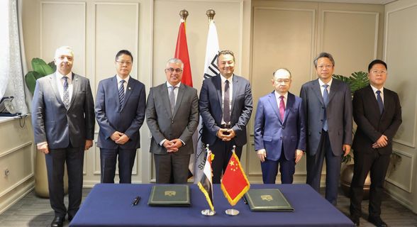 "بينخوا" الصينية توقع اتفاقية إطارية لإقامة مشروع في السخنة باستثمارات 250 مليون دولار