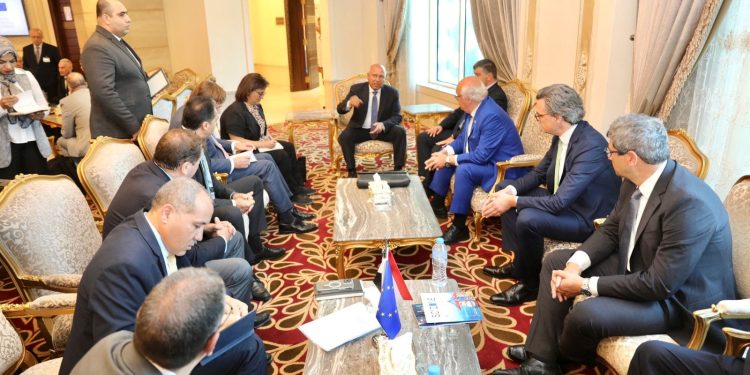 وزير النقل يبحث مع وفد من الشركات الألمانية موقف المشروعات الكبرى