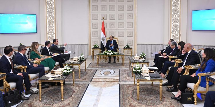 مدبولى: الحكومة مستمرة فى تنفيذ الإصلاحات الاقتصادية ودعم القطاع الخاص