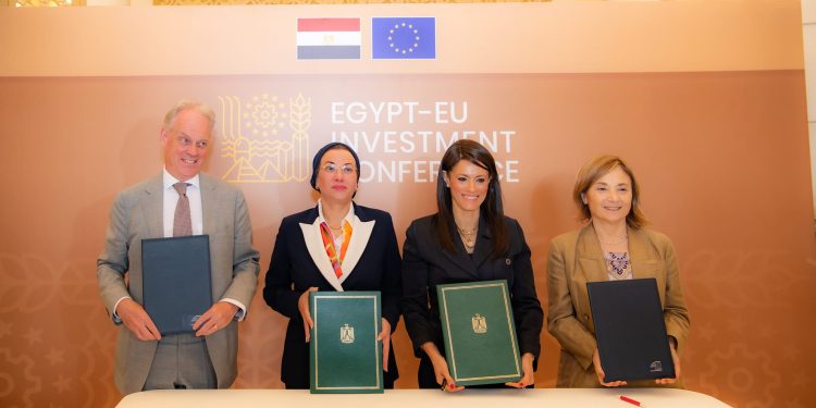 مصر توقع اتفاقيتين مع بنك الاستثمار الأوروبى بـ621 مليون دولار