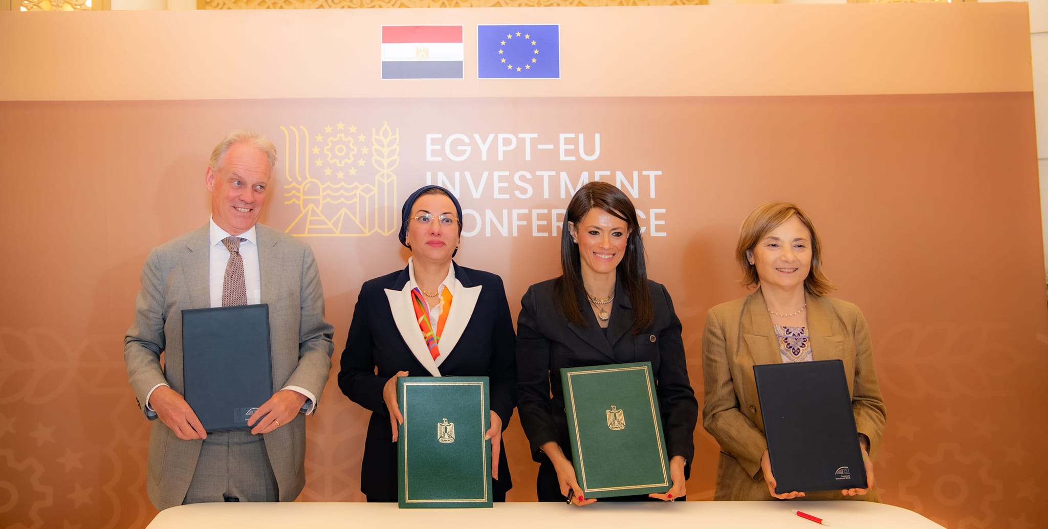 مصر توقع اتفاقيتين مع بنك الاستثمار الأوروبى بـ621 مليون دولار