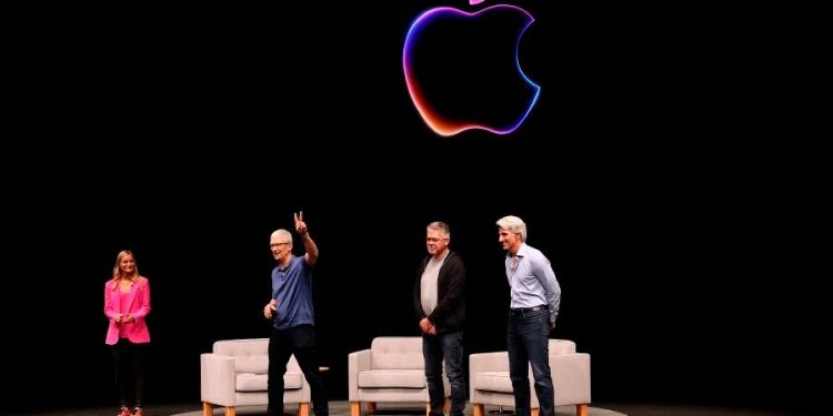 "أبل" تخسر 58 مليار دولار بجلسة واحدة رغم إطلاق "Apple Intelligence"