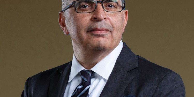 عمرو أبو العنين الرئيس التنفيذي لشركة سي آي استس م