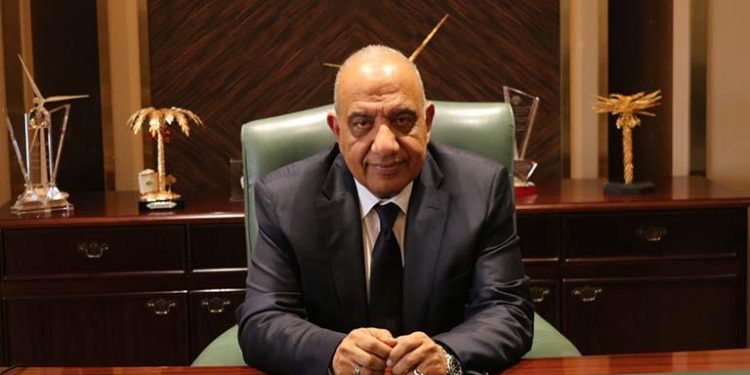 محمود عصمت وزير الكهرباء والطاقة المتجددة