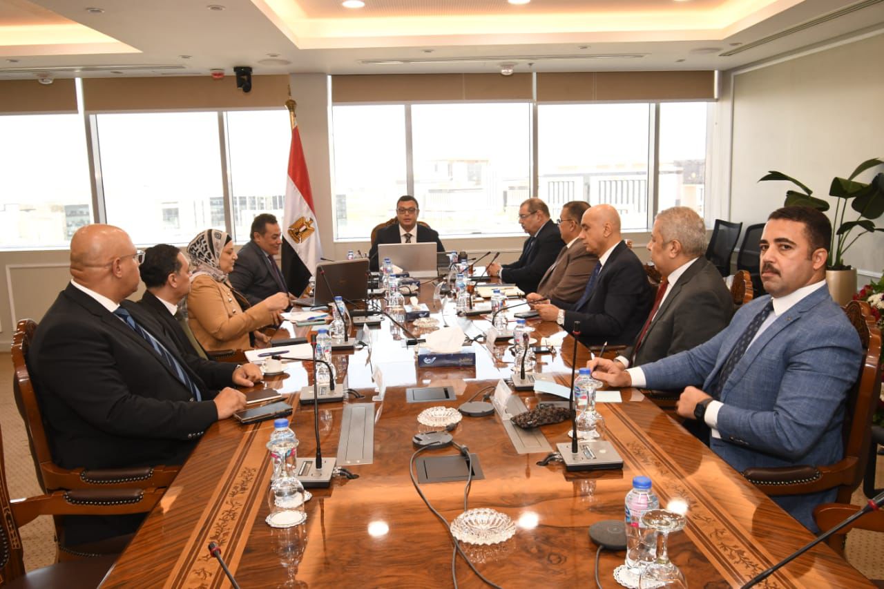 وزير الإسكان: حصر الأراضى التابعة لـ”التنمية السياحية” وإعداد مخططات لتنميتها