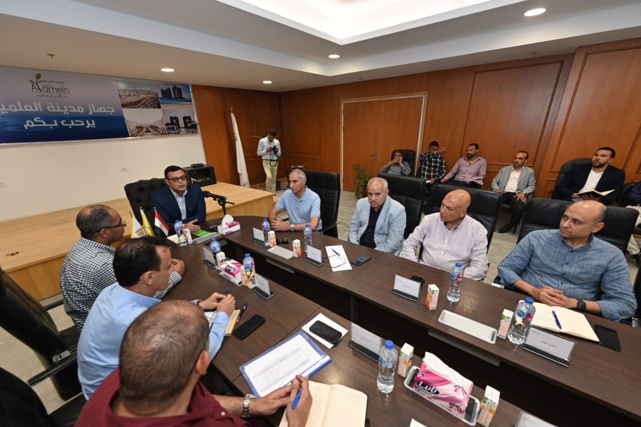 وزير الإسكان يتابع الموقف التنفيذى لمشروعات "العلمين الجديدة"