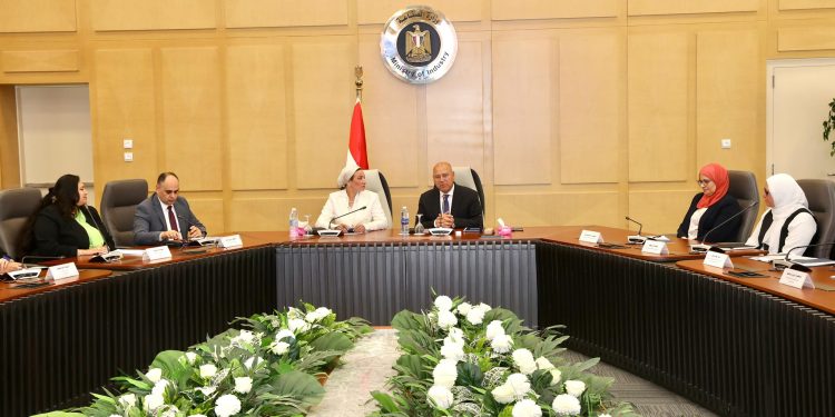 كامل الوزير: لن يتم غلق أو تعطيل عمل أى منشأة صناعية