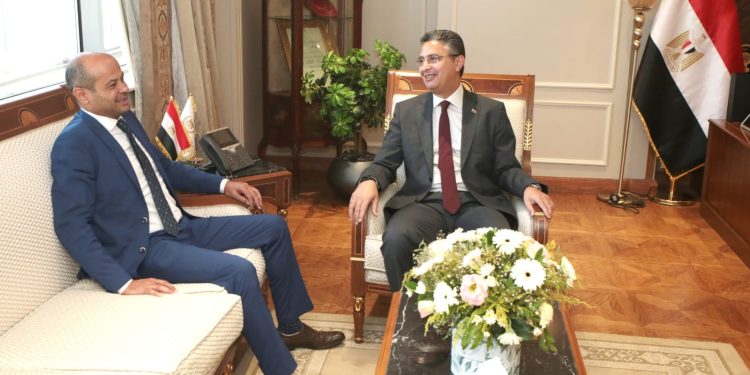 الحكومة تبحث عدد السلع المدرجة فى البورصة السلعية