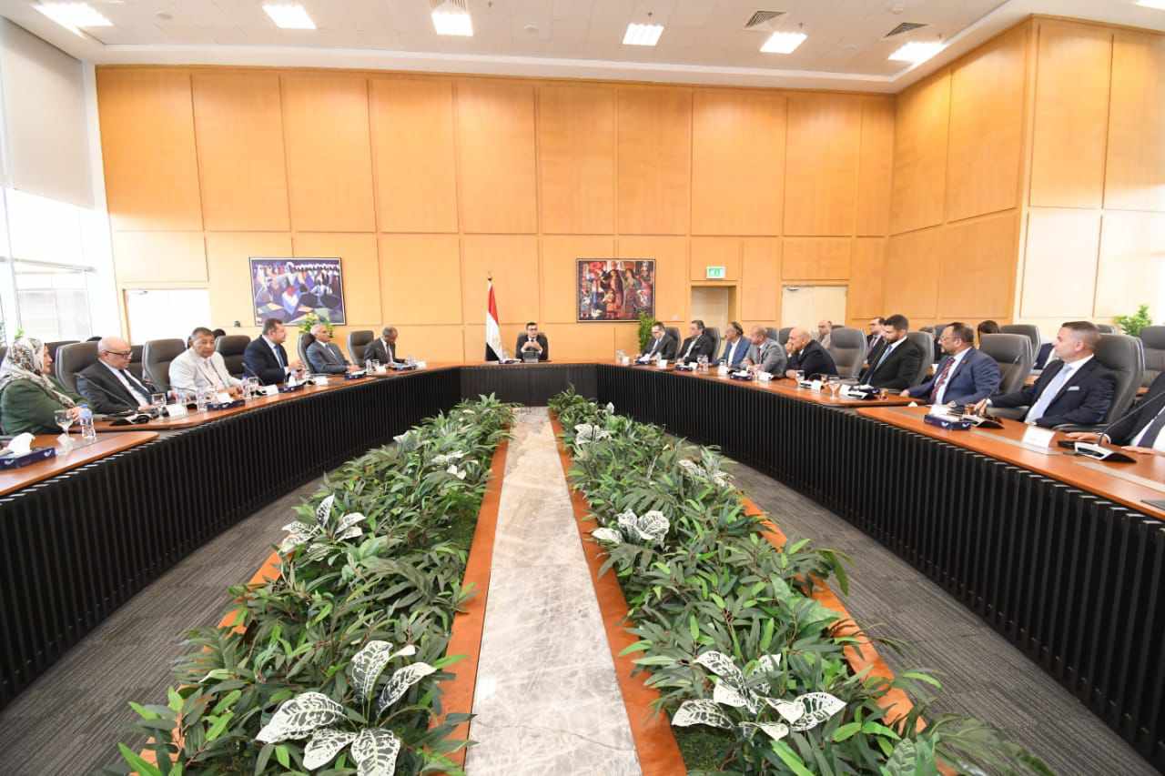 وزير الإسكان للمطورين: إتاحة المزيد من الفرص الاستثمارية والتوسع بمشروعات الشراكة