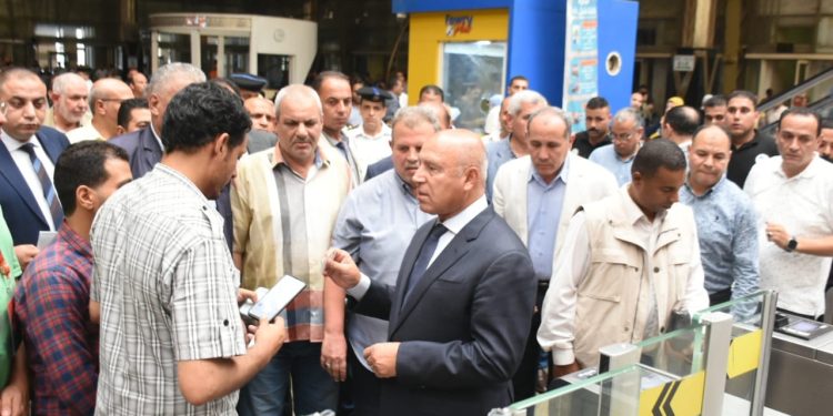 وزير النقل يؤكد ضرورة الالتزام بمواعيد القطارات ووضع خطة تشغيل مرنة