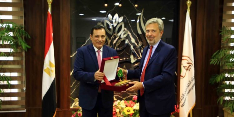 "الريف المصرى" تبحث جذب استثمارات إيطالية لأراضى المليون ونصف فدان