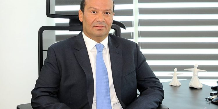 أحمد الخولى الشريك المؤسس والعضو المنتدب لشركة إيزى ليس