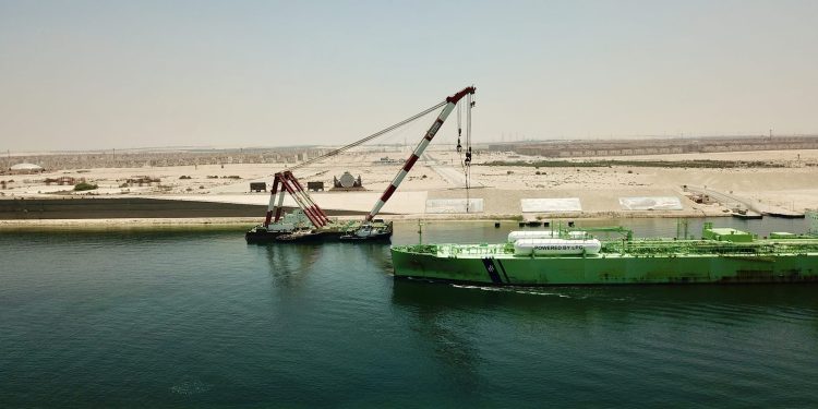 "قناة السويس" تعتزم القيام بأعمال بحرية فى الموانئ المتواجدة بالمنطقة