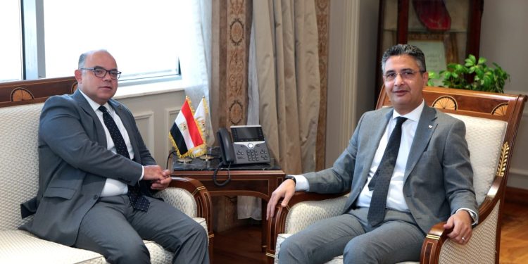 "الرقابة المالية" و"التموين" يبحثان آليات تنشيط البورصة السلعية