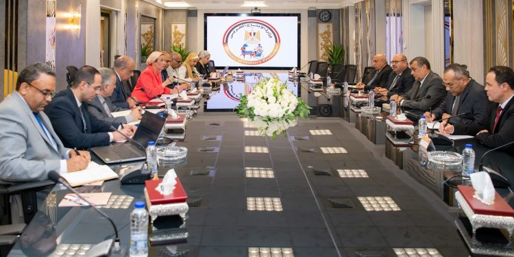 "الإنتاج الحربى" و"البيئة" و"الكهرباء" يبحثون الموقف التنفيذى لمشروعات المخلفات الصلبة