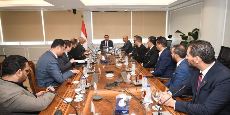 وزير الإسكان: تقديم كل العون لإنجاح مشروعات المطورين العقاريين