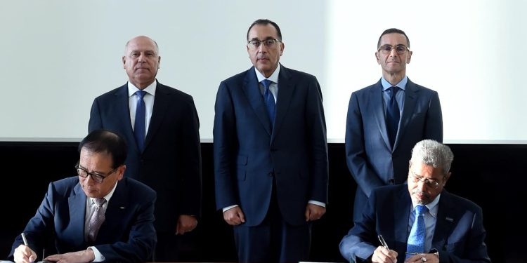 "شارب" و"العربي" توقعان عقد شراكة لتصنيع الثلاجات والديب فريزر باستثمارات 50 مليون دولار