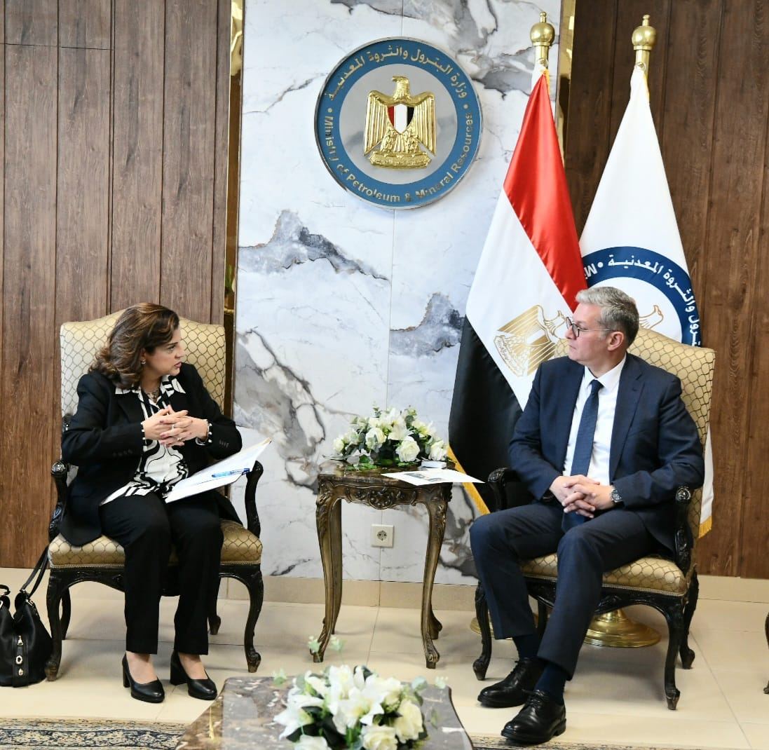 وزير البترول يبحث خطط "شل" فى مصر