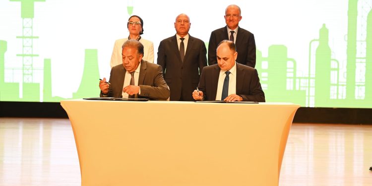 تعاون بين "تحديث الصناعة" و"شؤون البيئة" لتعزيز مفهوم الاقتصاد الأخضر