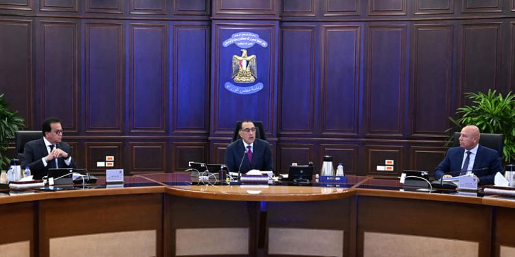 رئيس الوزراء: ملتزمون بالعمل على خفض معدل وأعباء الدين للناتج المحلى