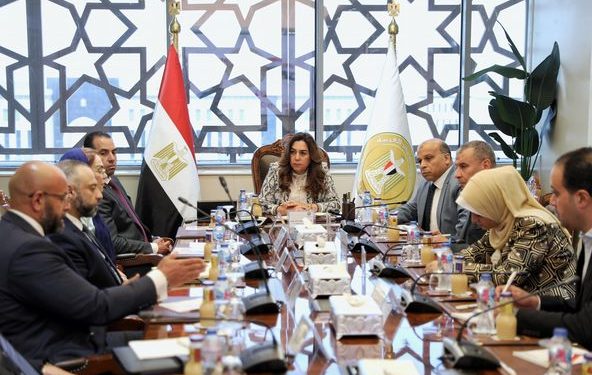 وزيرة التنمية المحلية تبحث مع وفد من بنك مصر التعاون المشترك في عدد من المجالات بالمحافظات