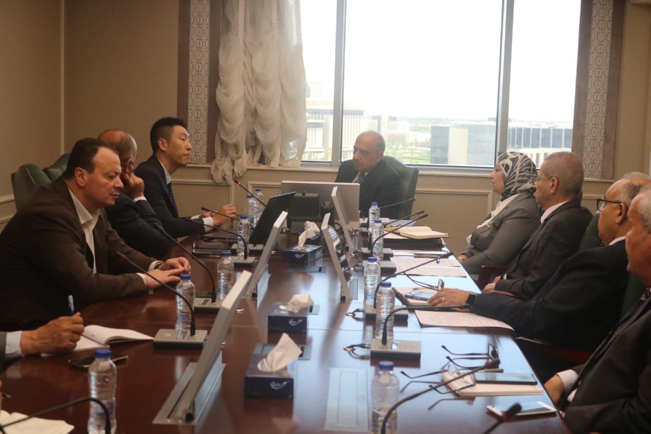 "الكهرباء" تبحث مع "ستيت جريد" الصينية إضافة قدرات جديدة من الطاقات المتجددة