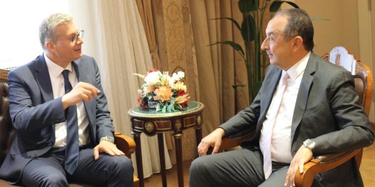 وزير قطاع الأعمال يبحث تعظيم الاستفادة من الثروات التعدينية بالشركات التابعة